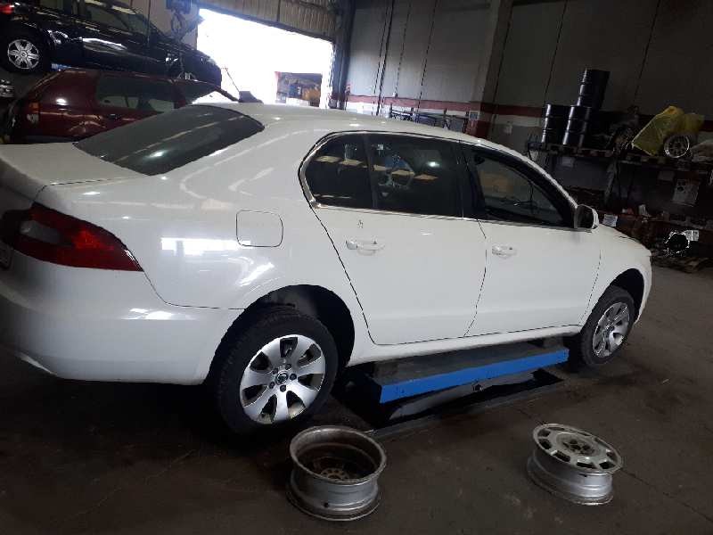 skoda superb combi (3t5) del año 2009