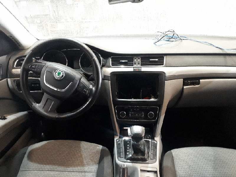 skoda superb combi (3t5) del año 2009