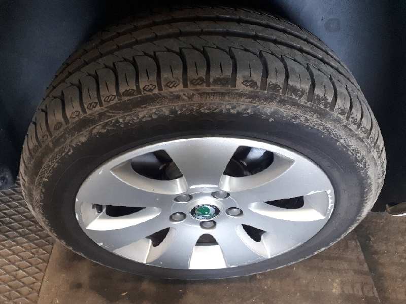 skoda superb combi (3t5) del año 2009