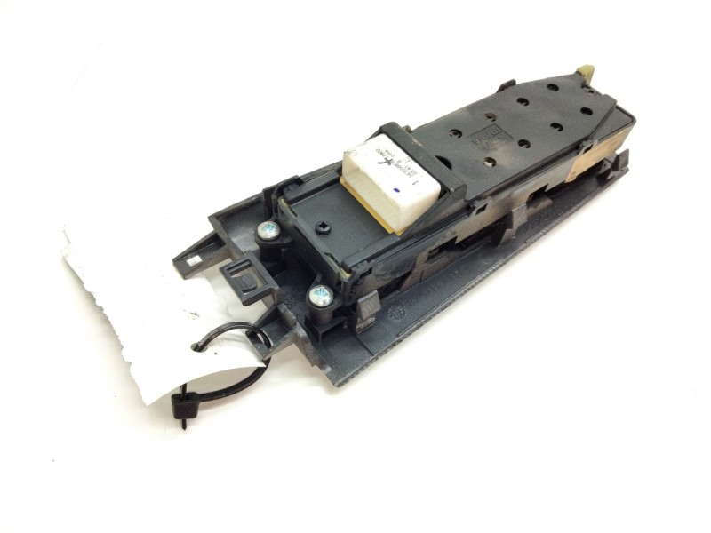 Recambio de mando elevalunas delantero izquierdo para toyota corolla (_e12_) 2.0 d-4d (cde120r_, cde120l_) referencia OEM IAM 84