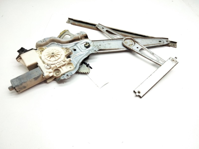 Recambio de elevalunas delantero izquierdo para toyota corolla (_e12_) 2.0 d-4d (cde120r_, cde120l_) referencia OEM IAM 69830021