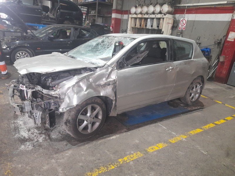 toyota corolla (_e12_) del año 2004