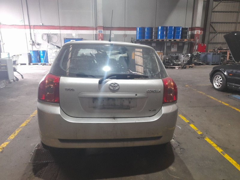 toyota corolla (_e12_) del año 2004