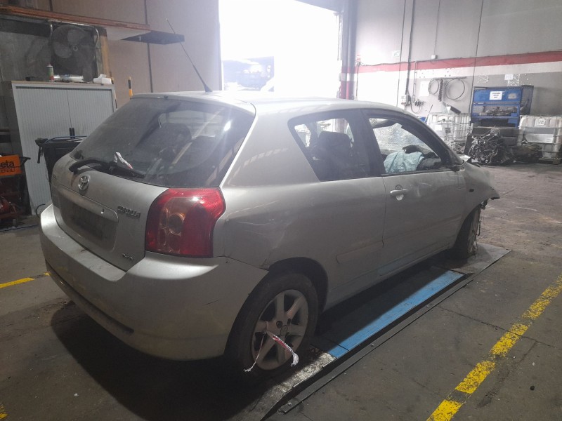 toyota corolla (_e12_) del año 2004