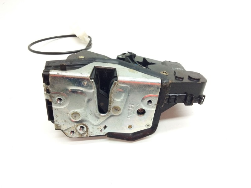Recambio de cerradura puerta trasera derecha para bmw serie 3 berlina (e46) 2.0 16v diesel cat referencia OEM IAM 8196034  