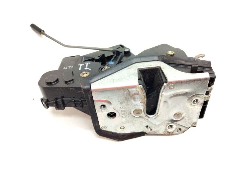 Recambio de cerradura puerta trasera izquierda para bmw serie 3 berlina (e46) 2.0 16v diesel cat referencia OEM IAM 8196033  