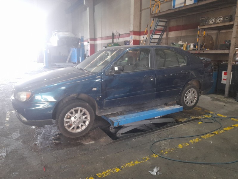 nissan primera berlina (p11) del año 2000