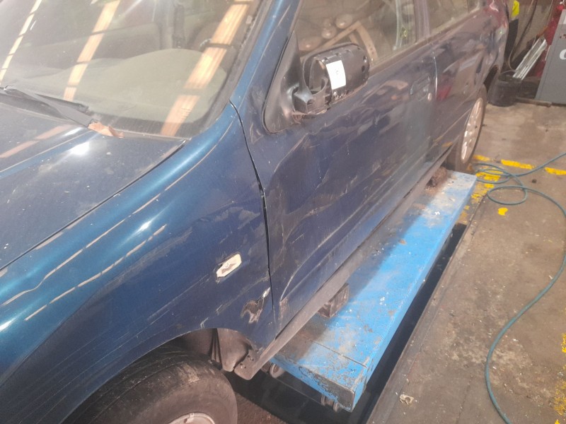 nissan primera berlina (p11) del año 2000