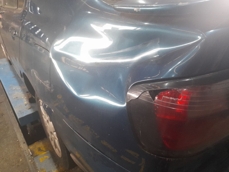 nissan primera berlina (p11) del año 2000