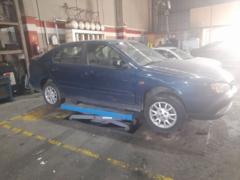 nissan primera berlina (p11) del año 2000