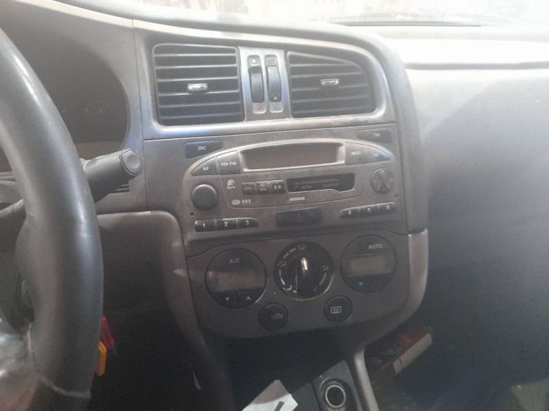 nissan primera berlina (p11) del año 2000