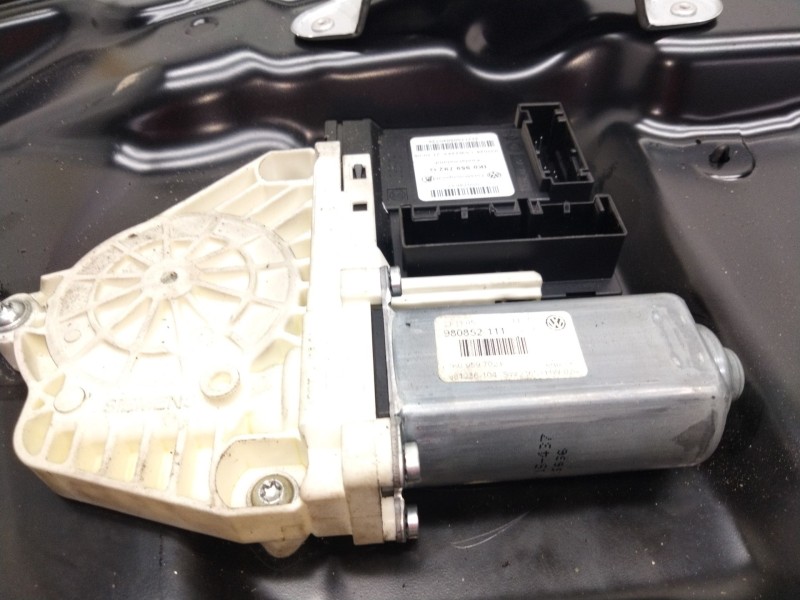 Recambio de elevalunas delantero derecho para volkswagen passat b6 (3c2) 2.0 tdi 16v referencia OEM IAM 3C1837756G  