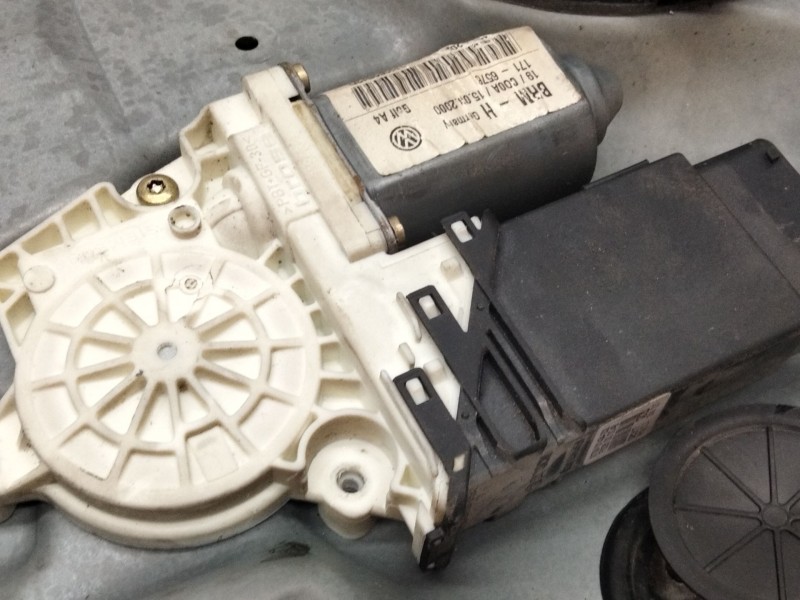 Recambio de elevalunas delantero derecho para volkswagen golf iv berlina (1j1) 1.9 tdi referencia OEM IAM 1J3847462F  