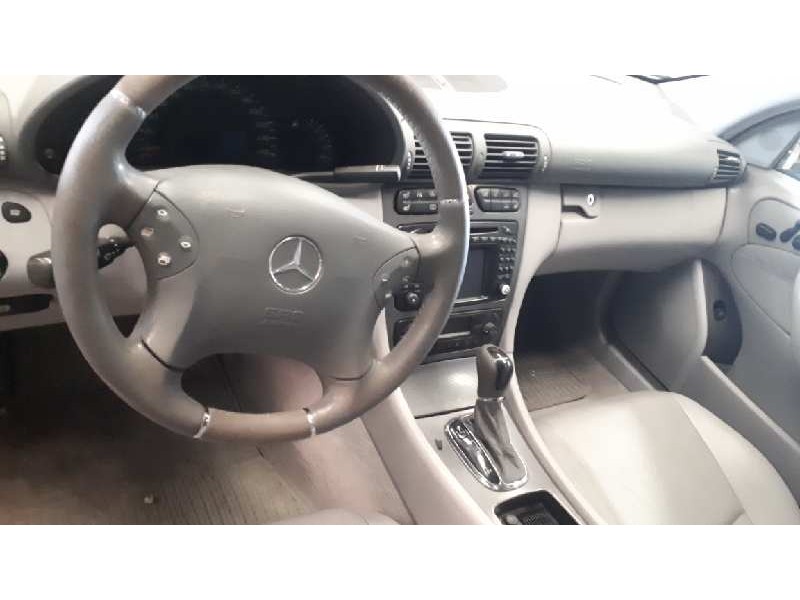 mercedes-benz clase c (w203) berlina del año 2002