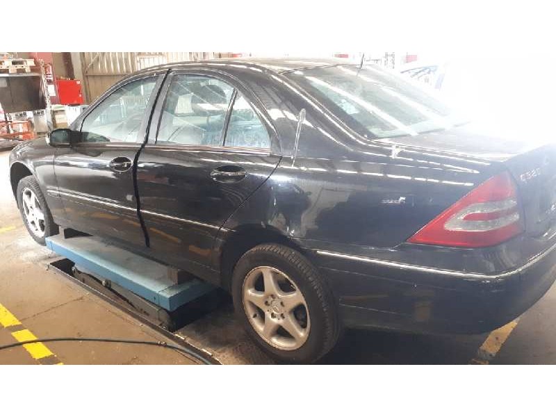 mercedes-benz clase c (w203) berlina del año 2002