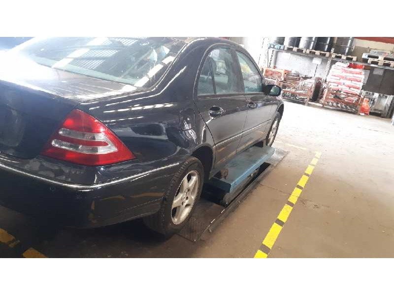 mercedes-benz clase c (w203) berlina del año 2002
