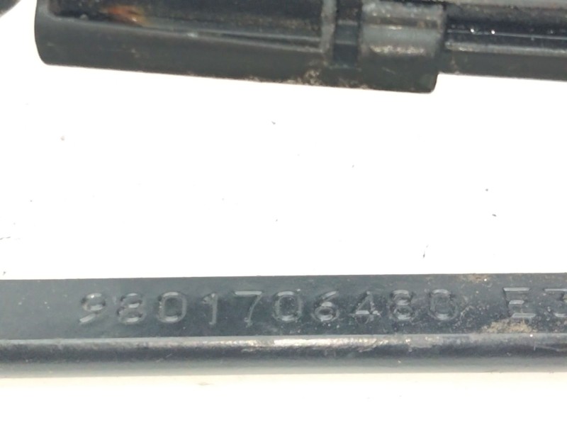 Recambio de brazo limpia delantero derecho para citroën c4 cactus referencia OEM IAM 9801706480  