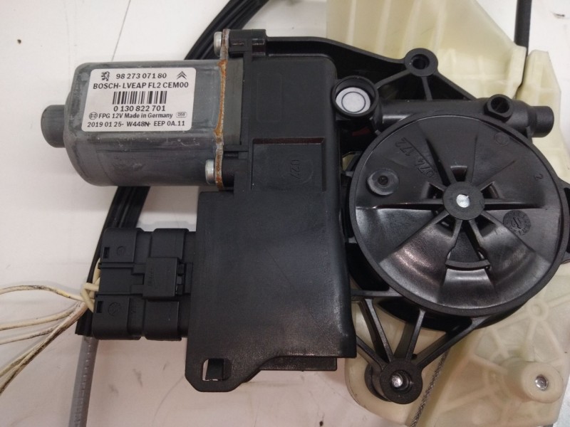 Recambio de elevalunas delantero izquierdo para citroën c4 cactus referencia OEM IAM 9827407180  