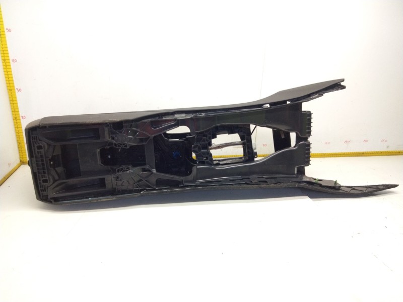 Recambio de reposabrazos para bmw serie 5 lim. (f10) 520d referencia OEM IAM 11242010  