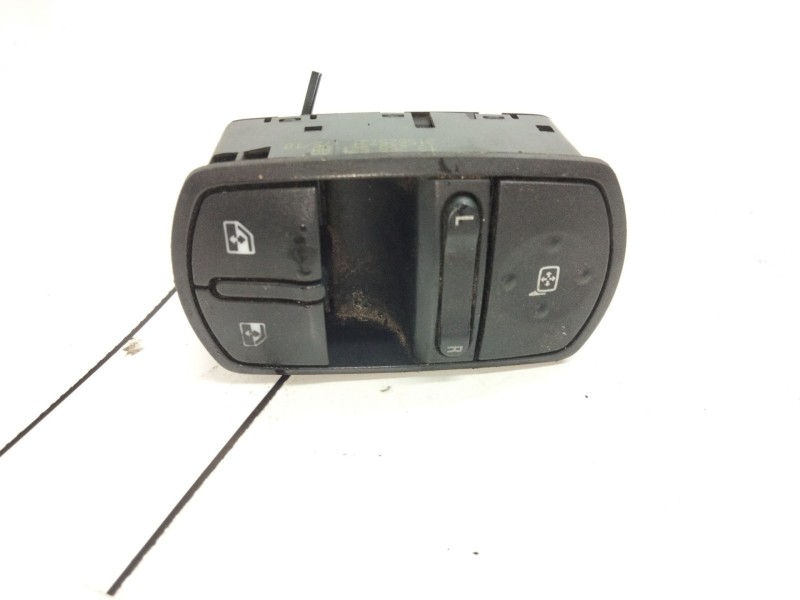 Recambio de mando elevalunas delantero izquierdo para opel corsa d 1.3 16v cdti referencia OEM IAM 13258521AA  
