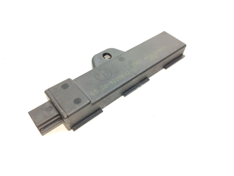 Recambio de antena para bmw serie 5 lim. (f10) 520d referencia OEM IAM 922083202  