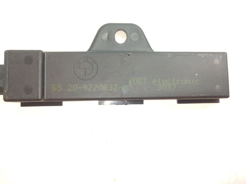 Recambio de antena para bmw serie 5 lim. (f10) 520d referencia OEM IAM 922083202  