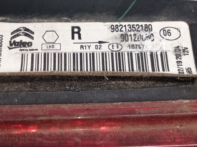 Recambio de piloto trasero derecho porton para citroën c4 cactus referencia OEM IAM 9822352180  