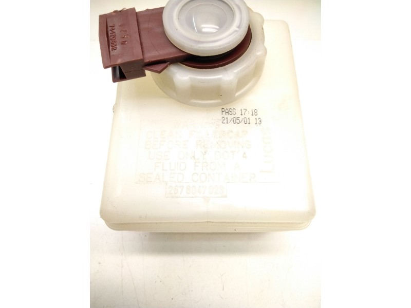 Recambio de deposito bomba freno para nissan patrol gr iv (y60, gr) 2.8 td (y60a) referencia OEM IAM 2676047023  