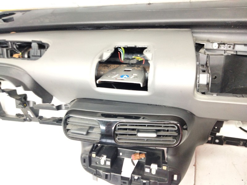 Recambio de salpicadero para citroën c4 cactus referencia OEM IAM   