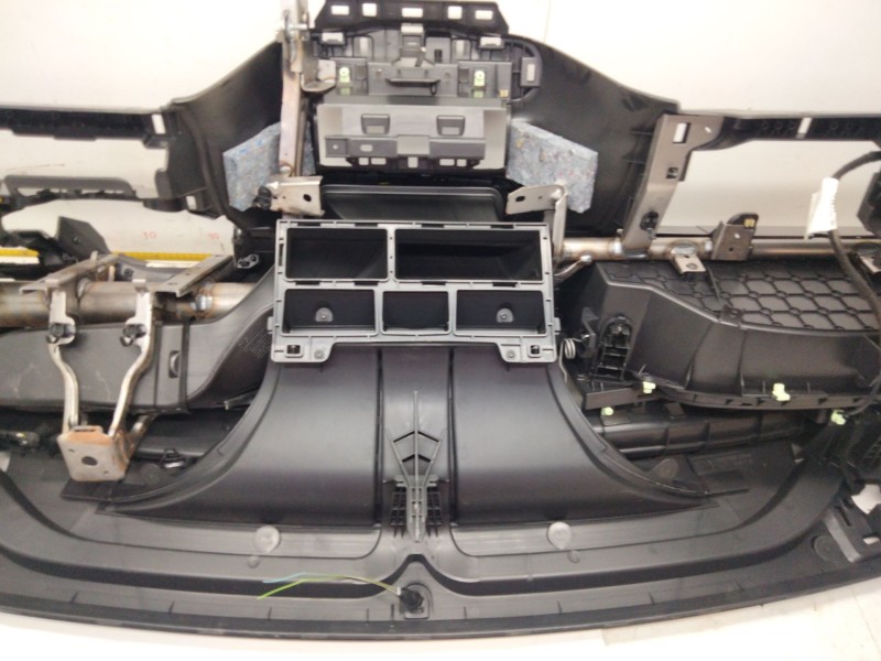 Recambio de salpicadero para citroën c4 cactus referencia OEM IAM   