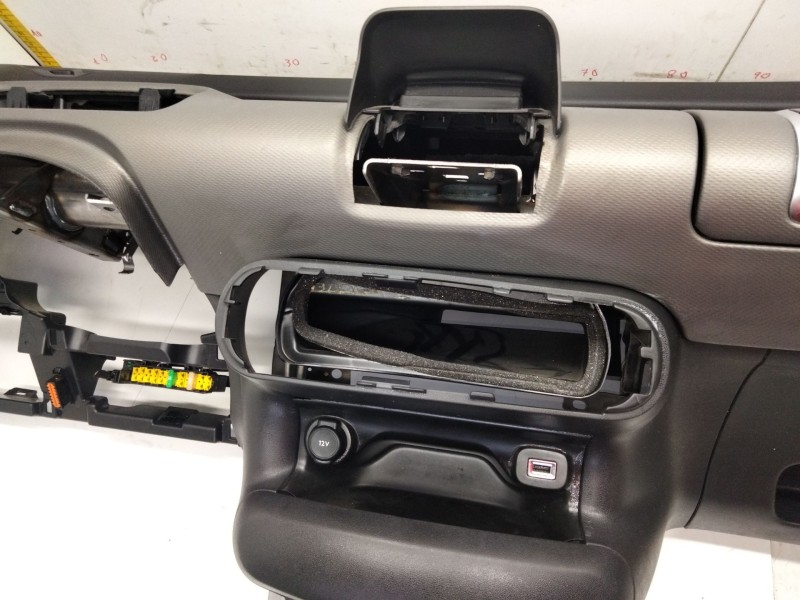 Recambio de salpicadero para citroën c4 cactus feel referencia OEM IAM   