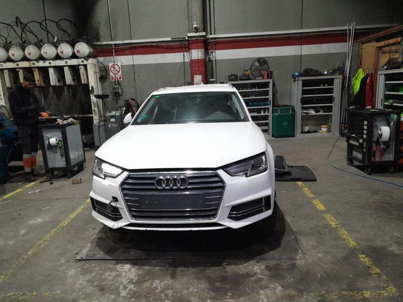 audi a4 berlina (8w2) del año 2017