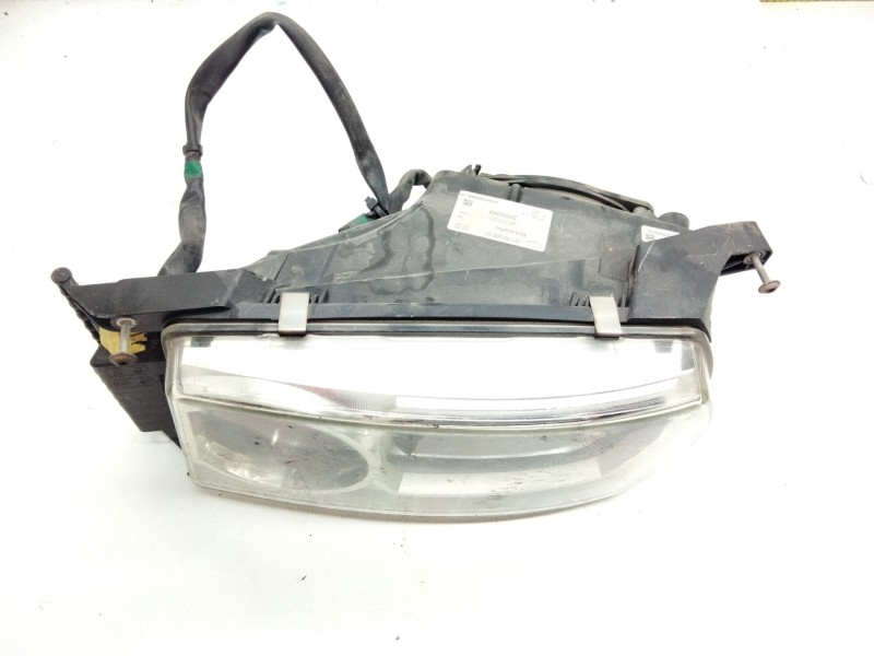 Recambio de faro izquierdo para scania r480 referencia OEM IAM 2000049  