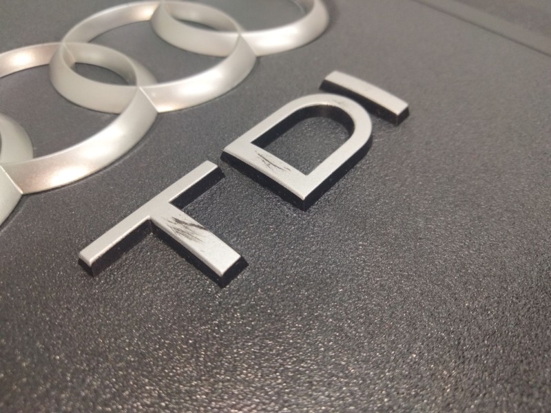 Recambio de tapa motor para audi a4 berlina (8w2) 2.0 16v tdi referencia OEM IAM 04L103925P  