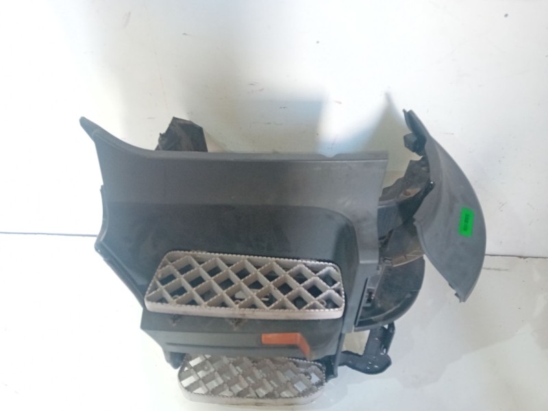 Recambio de estribo de cabina derecho para scania r480 referencia OEM IAM   