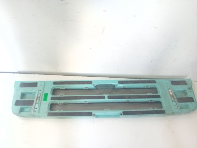 Recambio de rejilla delantera para scania r480 referencia OEM IAM 1885940  