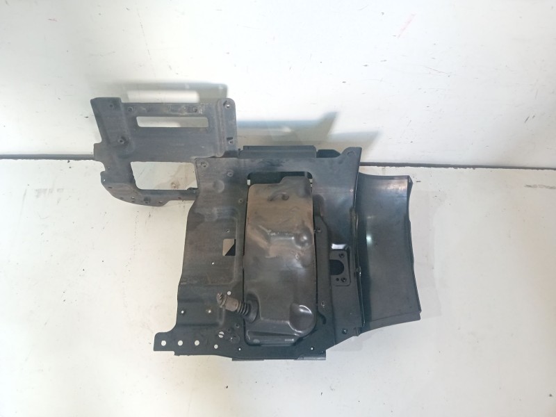 Recambio de soporte faro izquierdo para scania r480 referencia OEM IAM 2124015  