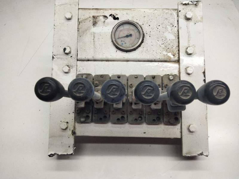 Recambio de distribuidor aceite hidraulico para gontrailer gontrailer referencia OEM IAM   