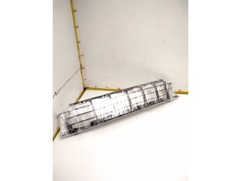 Recambio de rejilla paragolpes central para peugeot 207 sw referencia OEM IAM 9654357280 PORTOLES 