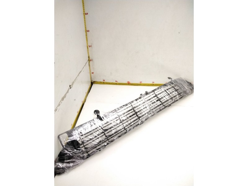 Recambio de rejilla paragolpes central para peugeot 207 sw referencia OEM IAM 9634014177 PORTOLES 