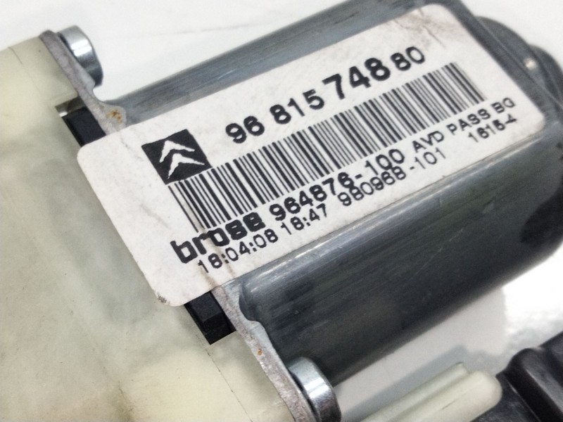 Recambio de motor elevalunas delantero derecho para citroën c4 berlina 1.6 16v cat (nfu / tu5jp4) referencia OEM IAM 9882574880 