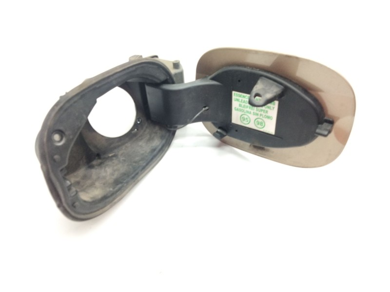Recambio de tapa exterior combustible para renault modus 1.4 16v referencia OEM IAM 8200389403  