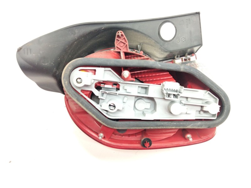 Recambio de piloto trasero derecho para renault modus 1.4 16v referencia OEM IAM   