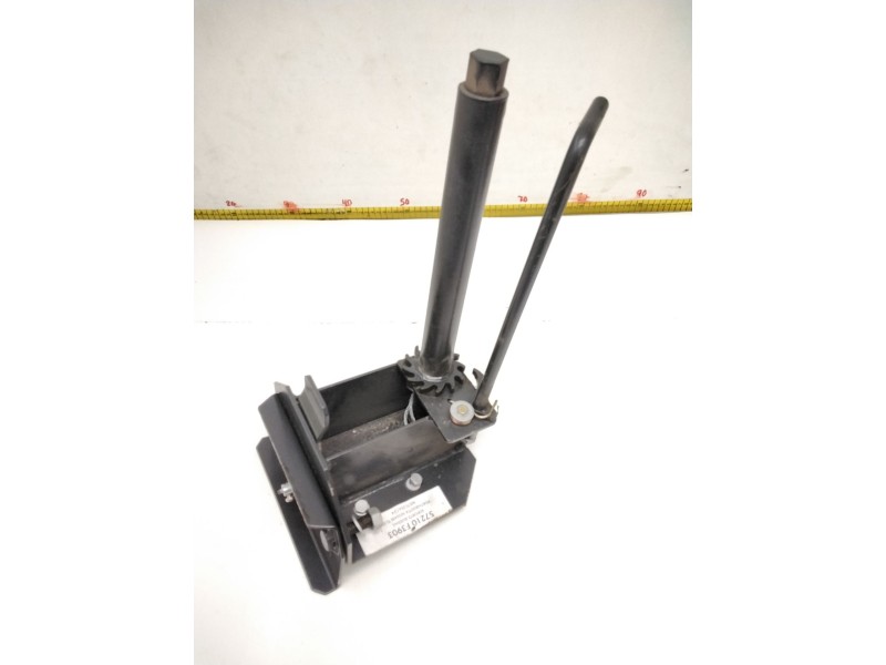 Recambio de soporte rueda repuesto para nissan cabstar e (tl_, vl_) 3.0 110.35 (tl0) referencia OEM IAM 57210F3903  NIETL35AC24