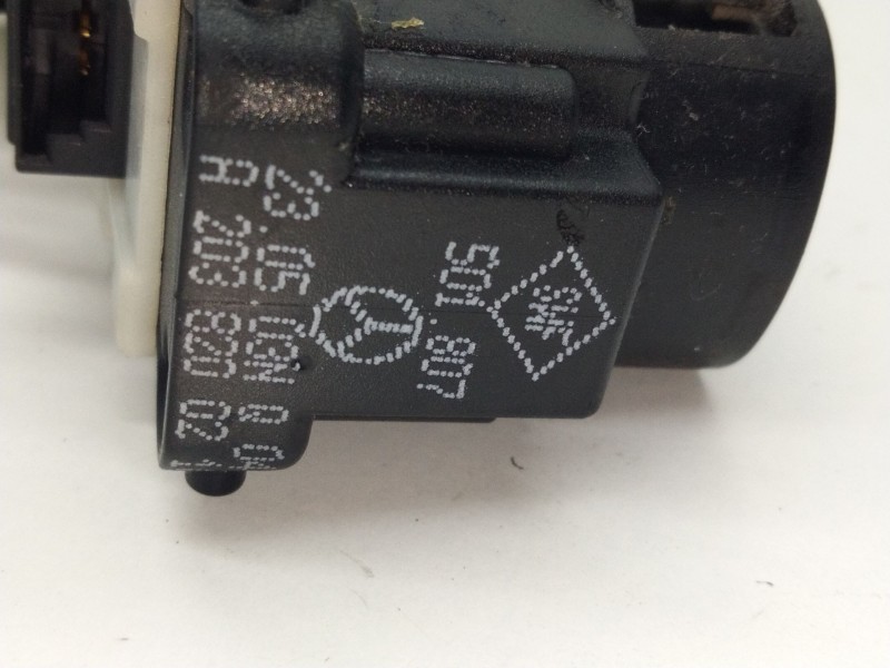 Recambio de mando elevalunas trasero derecho para mercedes-benz clase c (w203) c 180 kompressor (203.046) referencia OEM IAM A20