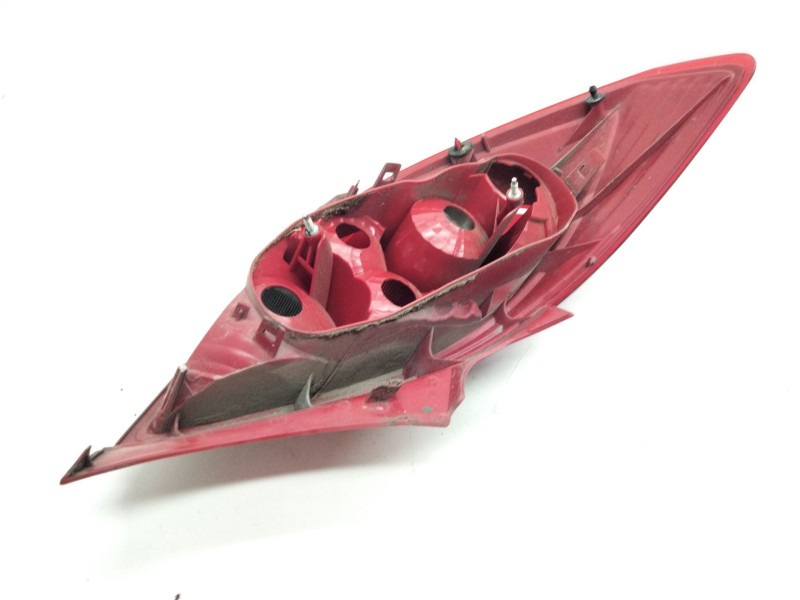 Recambio de piloto trasero derecho para opel corsa d 1.3 16v cdti cat (z 13 dth / l4i) referencia OEM IAM 13186351  