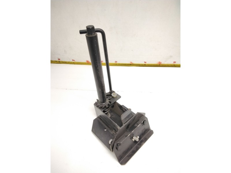 Recambio de soporte rueda repuesto para nissan cabstar e (tl_, vl_) 125.35, 125.45 (tl0, vl0) referencia OEM IAM 57210F3903  NIE