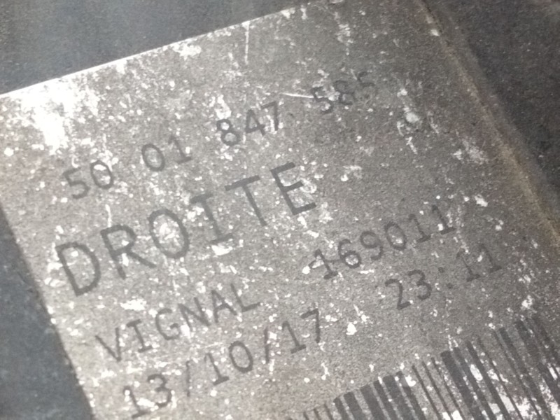 Recambio de piloto trasero derecho para renault premium 370.26 g 6x2 referencia OEM IAM 5001847585  