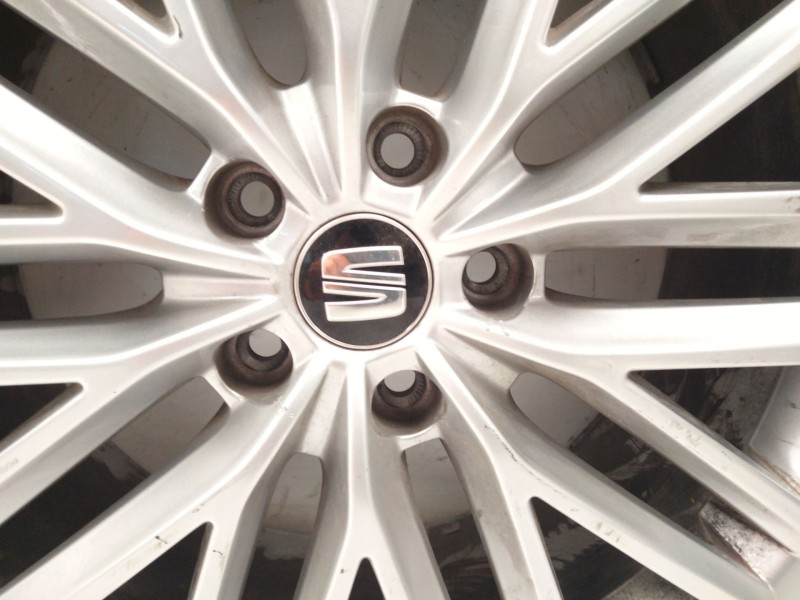 Recambio de llanta aluminio para seat ateca (kh7) referencia OEM IAM 575601025D  