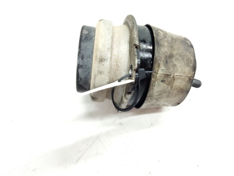 Recambio de soporte motor derecho inferior para volkswagen touareg (7l6) 3.0 v6 tdi dpf referencia OEM IAM 7L6199133A  